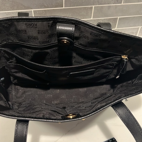 Michael Kors Leather handbag - black with gold - Picture 5 of 7